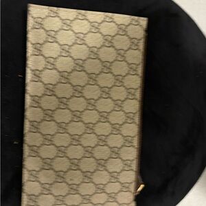 Gucci Beige Zip-Around Wallet